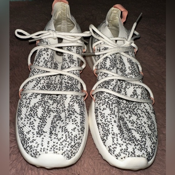 Adidas women’s Ultimamotion Running shoes White Grey cloud foam 9.5 athletic gym - Picture 2 of 9